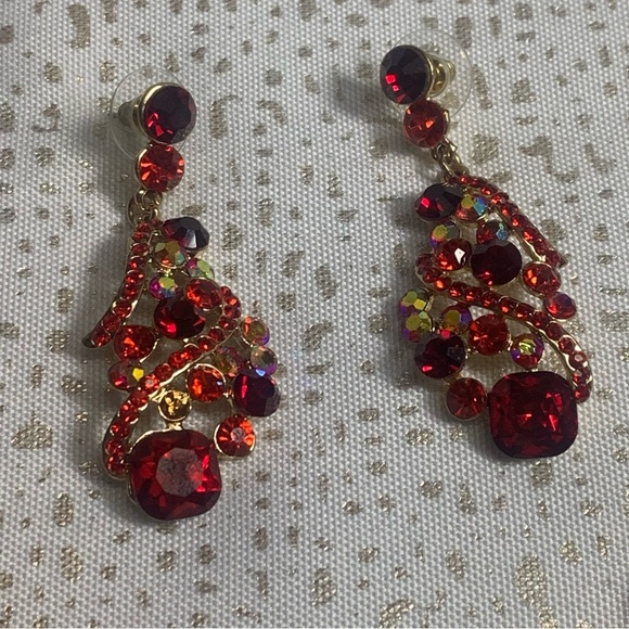 Red Rhinestones Statement Necklace and Earrings Set Fancy Gold Plated Jewelry - Picture 4 of 8